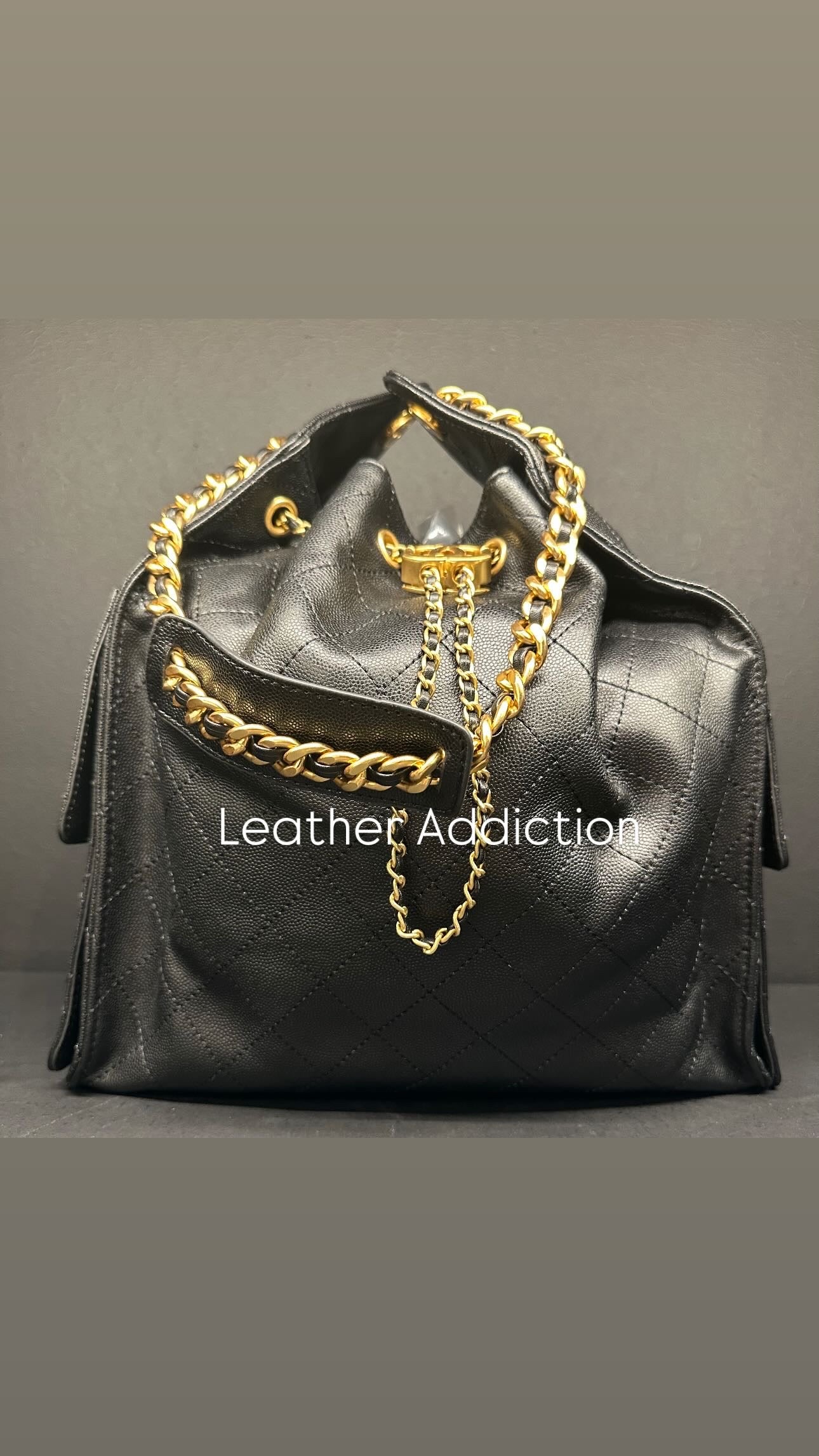 CHANEL 25 handbag black caviar