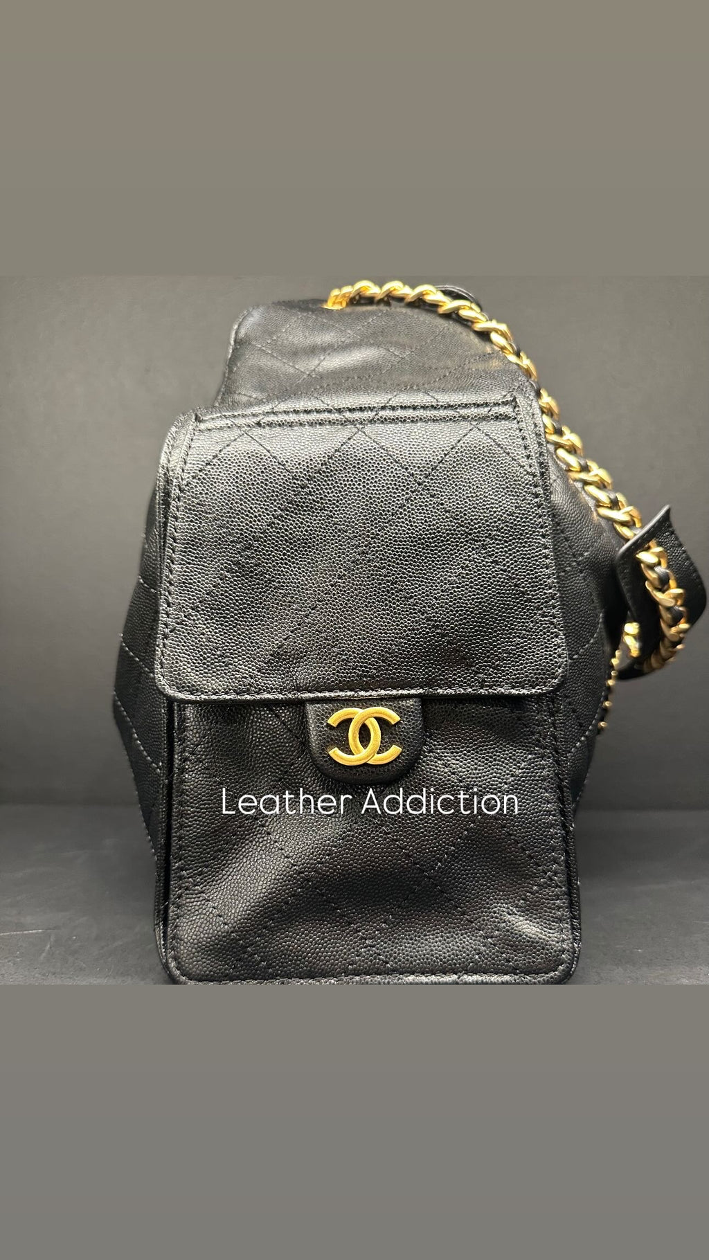 CHANEL 25 handbag black caviar