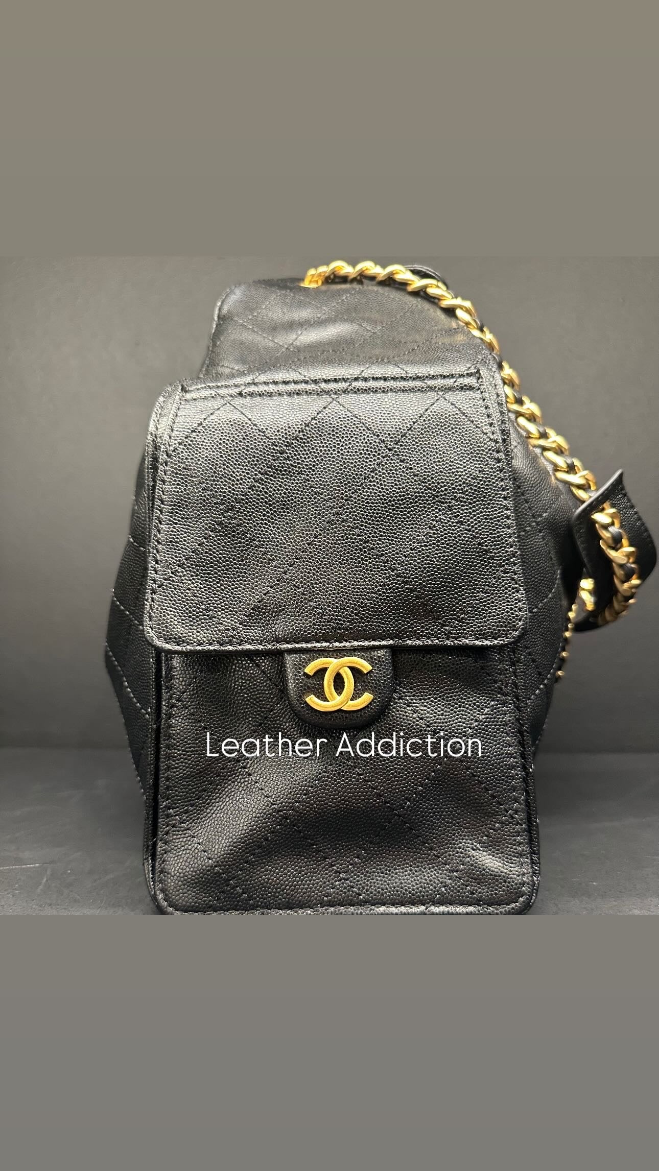 CHANEL 25 handbag black caviar